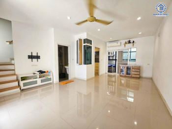 *****ทาวน์เฮ้าส์มือสอง โครงการ ชวนชื่นทาวน์ แก้วอินทร์-บางใหญ่ เนื้อที่ 21.40 ตร.ว. ฟังก์ชัน 4 ห้องนอน 2 ห้องน้ำ 2 ที่จอดรถ  โครงการบนทำเลเดินทางสะดวก เชื่อมต่อถนนกาญจนาภิเษก ถนนนครอินทร์ ถนนราชพฤกษ์ ใกล้รถไฟฟ้าสายสีม่วง "สถานีตลาดบางใหญ่" และจุดขึ้นทางด่วน "ศรีรัช"