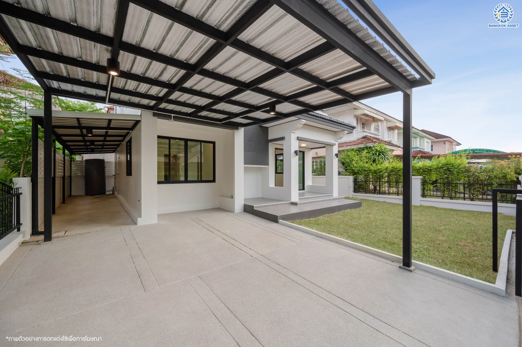 บ้านมือสองตกแต่งใหม่ จ่ายราคาทาวน์เฮ้าส์ แต่ได้บ้านเดี่ยว เนื้อที่ 52 ตร.ว. โครงการ วรารมย์ เพชรเกษม81 จากแบรนด์ Q.House ถูกที่สุดในย่านเพชรเกษม พื้นที่ใช้สอย 135.78 ตร.ม. ฟังก์ชัน 3 ห้องนอน 2 ห้องน้ำ จอดรถได้ 2 คัน โครงการบนทำเลเชื่อมต่อ ถนนกาญจนาฯ ถนนบางบอน ถนนพุทธมณฑลสาย4 และใกล้ The Mall บางแค