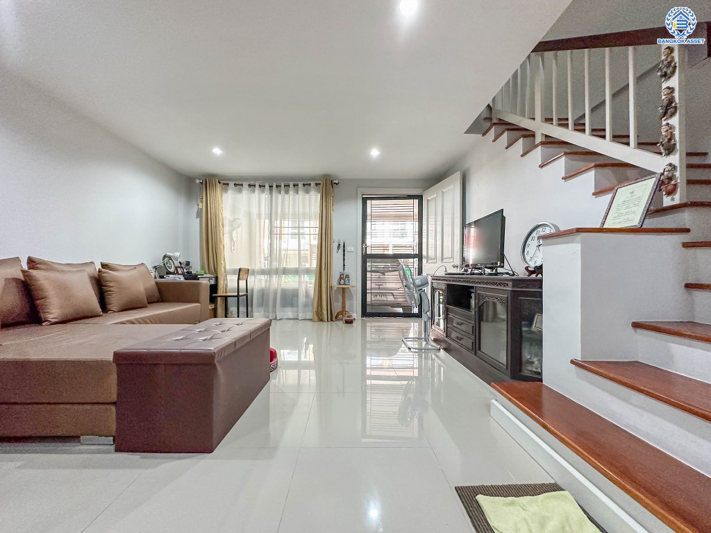 *****ทาวน์โฮม 3 ชั้นมือสอง โครงการ พลัสซิตี้พาร์ค งามวงศ์วาน 25 เนื้อที่ 21.30 ตร.ว. ฟังก์ชัน 3 ห้องนอน 3 ห้องน้ำ 2 ที่จอดรถ บ้านสวยพร้อมอยู่ โครงการบนทำเลเดินทางสะดวก เชื่อมต่อถนนงามวงศ์วาน ถนนแจ้งวัฒนะ-ปากเกร็ด ใกล้รถไฟฟ้าสายสีม่วง "สถานีศูนย์ราชการนนทบุรี" และจุดขึ้นทางด่วน "งามวงศ์วาน"