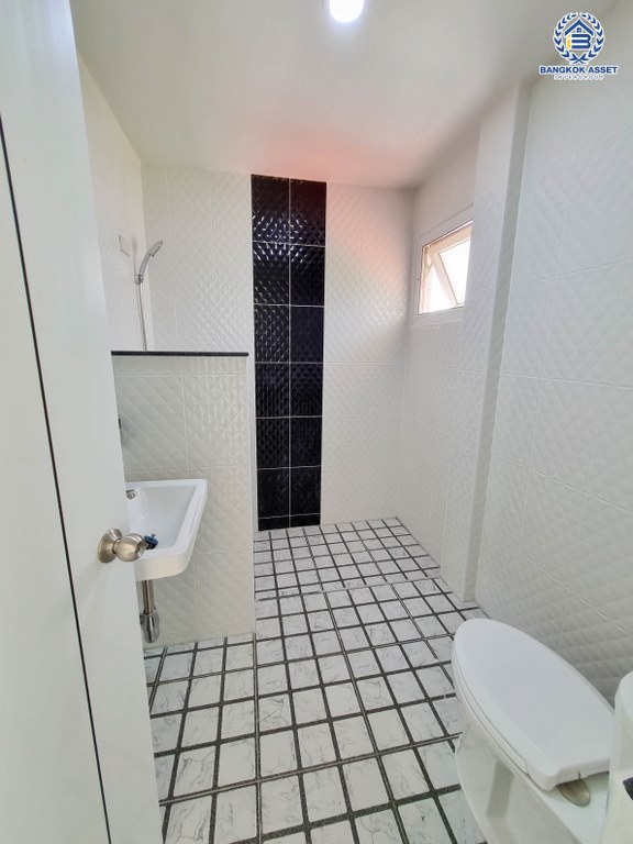 *****บ้านแฝดมือสอง โครงการ เติมรัก3 บ้านกล้วย-ไทรน้อย เนื้อที่ 45 ตร.ว. ฟังก์ชัน 3 ห้องนอน 2 ห้องน้ำ 2 ที่จอดรถ บ้านรีโนเวทใหม่พร้อมเข้าอยู่ ทำเลดี เชื่อมต่อถนนบ้านกล้วย-ไทรน้อย ถนนกาญจนาภิเษก ถนนชัยพฤกษ์