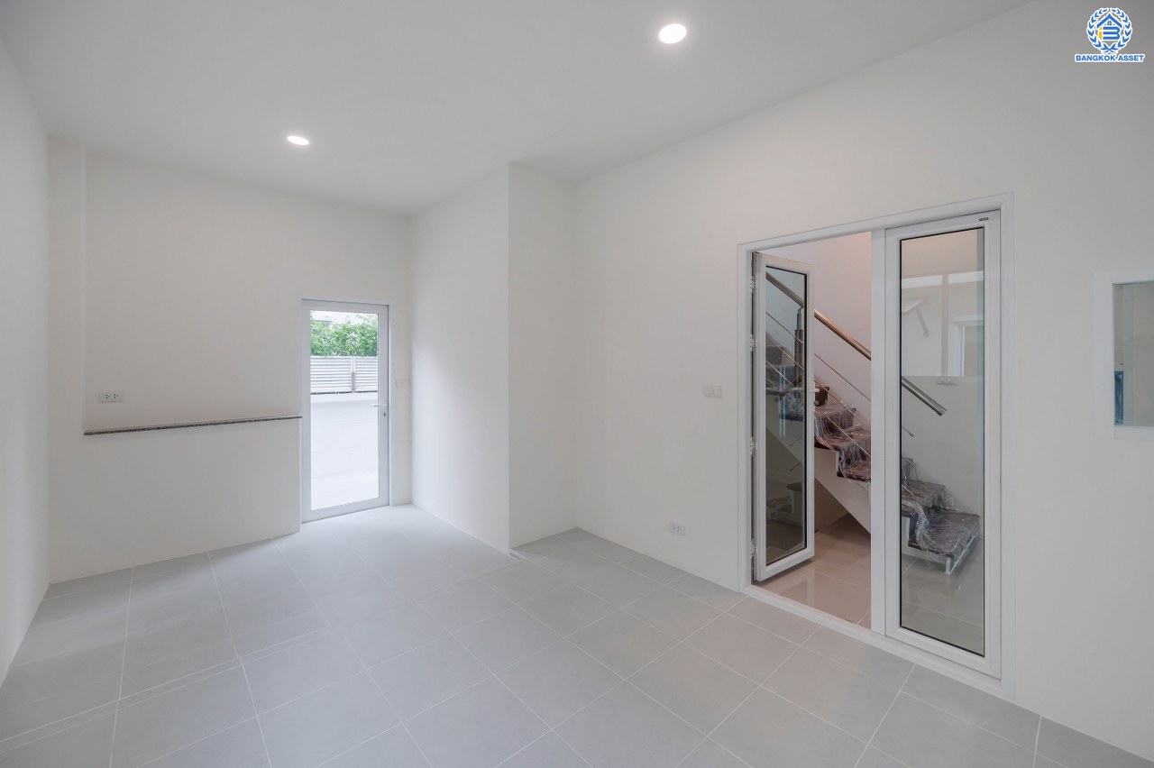 บ้านเดี่ยวตกแต่งใหม่ จากแบรนด์ Property Perfect โครงการ เพอร์เฟคเพลส พระราม5-ราชพฤกษ์ ตอบโจทย์ทุกการใช้ชีวิตด้วยบ้านเดี่ยวใจกลาง Community ชั้นนำมากมาย พร้อม Facility ภายในโครงการครบครัน เนื้อที่ 72 ตร.ว. ฟังก์ชัน 3 ห้องนอน 3 ห้องน้ำ 2 ที่จอดรถ