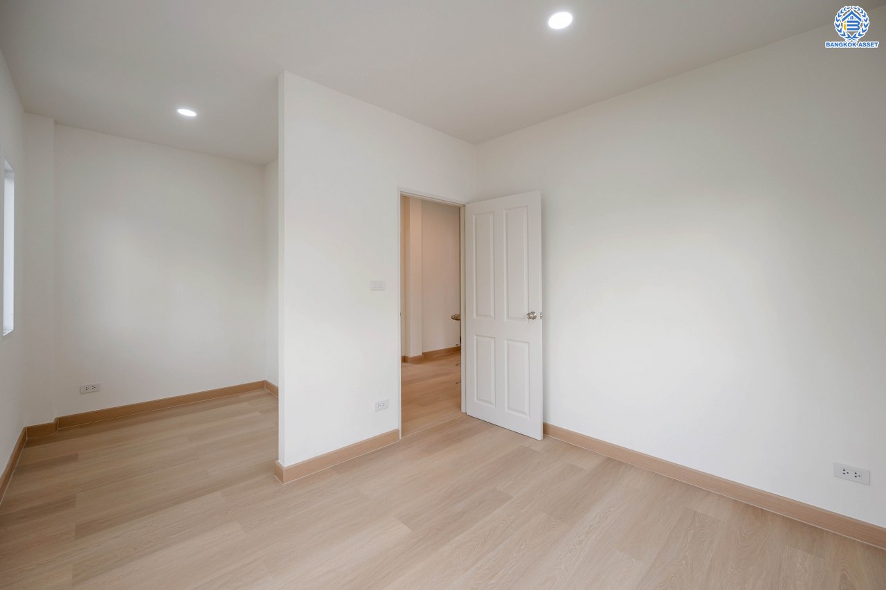 บ้านเดี่ยวตกแต่งใหม่ จากแบรนด์ Property Perfect โครงการ เพอร์เฟคเพลส พระราม5-ราชพฤกษ์ ตอบโจทย์ทุกการใช้ชีวิตด้วยบ้านเดี่ยวใจกลาง Community ชั้นนำมากมาย พร้อม Facility ภายในโครงการครบครัน เนื้อที่ 72 ตร.ว. ฟังก์ชัน 3 ห้องนอน 3 ห้องน้ำ 2 ที่จอดรถ