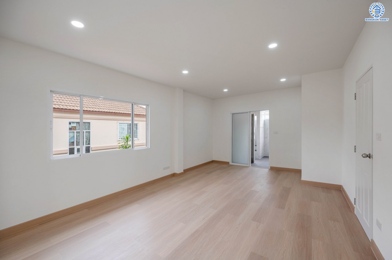 บ้านเดี่ยวตกแต่งใหม่ จากแบรนด์ Property Perfect โครงการ เพอร์เฟคเพลส พระราม5-ราชพฤกษ์ ตอบโจทย์ทุกการใช้ชีวิตด้วยบ้านเดี่ยวใจกลาง Community ชั้นนำมากมาย พร้อม Facility ภายในโครงการครบครัน เนื้อที่ 72 ตร.ว. ฟังก์ชัน 3 ห้องนอน 3 ห้องน้ำ 2 ที่จอดรถ