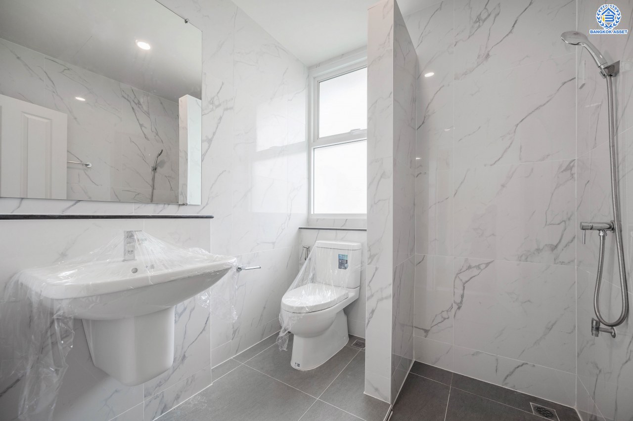 บ้านเดี่ยวตกแต่งใหม่ จากแบรนด์ Property Perfect โครงการ เพอร์เฟคเพลส พระราม5-ราชพฤกษ์ ตอบโจทย์ทุกการใช้ชีวิตด้วยบ้านเดี่ยวใจกลาง Community ชั้นนำมากมาย พร้อม Facility ภายในโครงการครบครัน เนื้อที่ 72 ตร.ว. ฟังก์ชัน 3 ห้องนอน 3 ห้องน้ำ 2 ที่จอดรถ