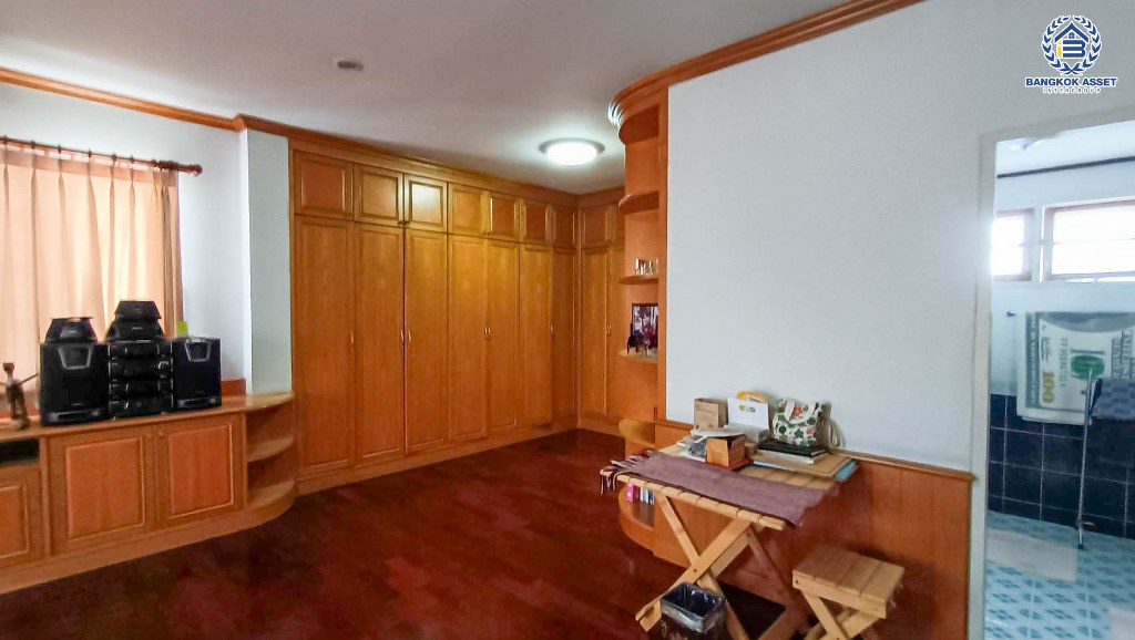 *****บ้านเดี่ยวมือสองติดรถไฟฟ้า! โครงการ ลัดดารมย์ รัตนาธิเบศร์ หลังริม เนื้อที่ 117 ตร.ว. ฟังก์ชัน 3 ห้องนอน 3 ห้องน้ำ 2 ที่จอดรถ บ้านสวย พร้อมเฟอร์ฯ บิ้วท์อินทั้งหลัง ทำเลเดินทางสะดวก เชื่อมต่อถนนงามวงศ์วาน ถนนชัยพฤกษ์ ถนนราชพฤกษ์ ใกล้รถไฟฟ้าสายสีม่วง "สถานีไทรม้า"