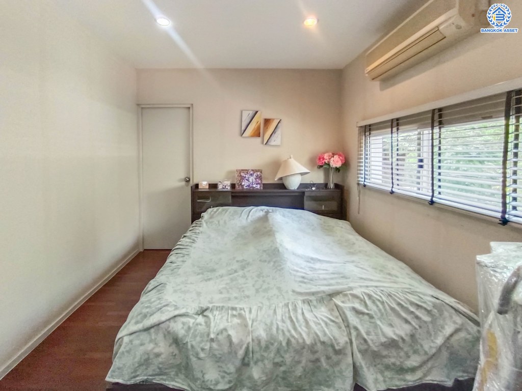 บ้านเดี่ยวมือสอง โครงการ โนเบิลจีโอ วัชรพล เนื้อที่ 75.30 ตร.ว. ฟังก์ชัน 3 ห้องนอน 3 ห้องน้ำ 2 ที่จอดรถ บ้านสวย พร้อมอยู่ โครงการบนทำเลเดินทางสะดวก เชื่อมต่อถนนถนนวัชรพล ถนนสุขาภิบาล5 ถนนรัตนโกสินทร์สมโภช ใกล้จุดขึ้นทางด่วน "รามอินทรา-อาจณรงค์"