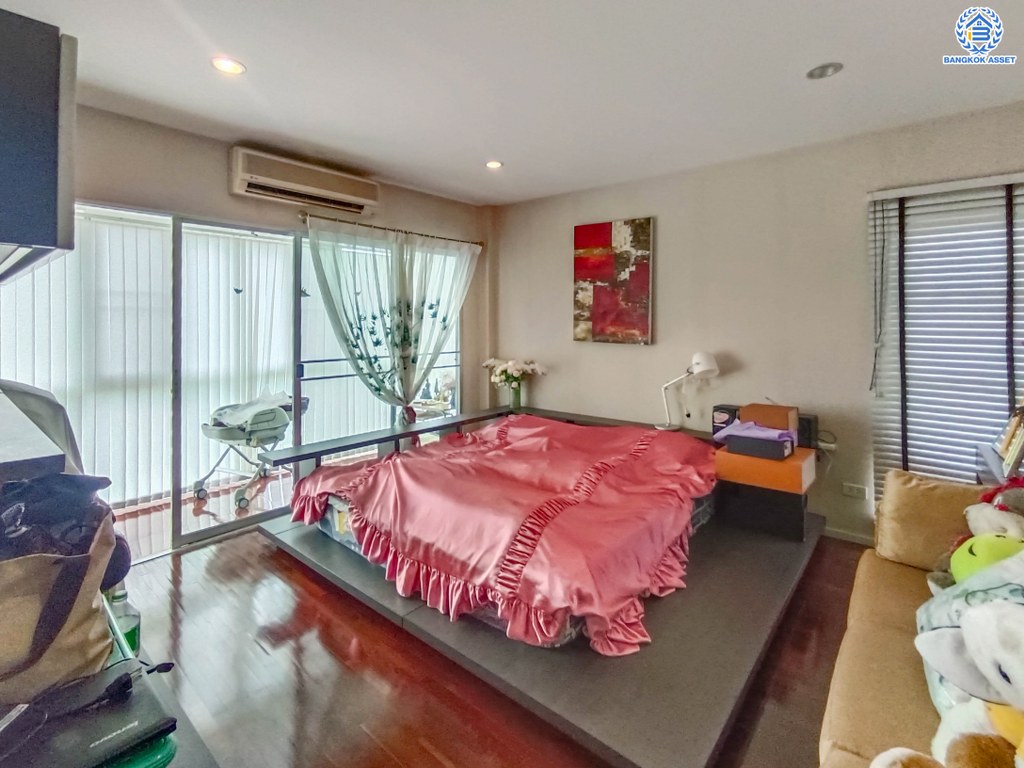 บ้านเดี่ยวมือสอง โครงการ โนเบิลจีโอ วัชรพล เนื้อที่ 75.30 ตร.ว. ฟังก์ชัน 3 ห้องนอน 3 ห้องน้ำ 2 ที่จอดรถ บ้านสวย พร้อมอยู่ โครงการบนทำเลเดินทางสะดวก เชื่อมต่อถนนถนนวัชรพล ถนนสุขาภิบาล5 ถนนรัตนโกสินทร์สมโภช ใกล้จุดขึ้นทางด่วน "รามอินทรา-อาจณรงค์"