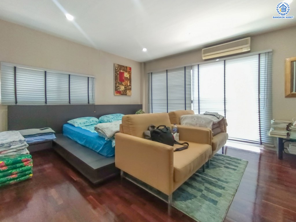 บ้านเดี่ยวมือสอง โครงการ โนเบิลจีโอ วัชรพล เนื้อที่ 75.30 ตร.ว. ฟังก์ชัน 3 ห้องนอน 3 ห้องน้ำ 2 ที่จอดรถ บ้านสวย พร้อมอยู่ โครงการบนทำเลเดินทางสะดวก เชื่อมต่อถนนถนนวัชรพล ถนนสุขาภิบาล5 ถนนรัตนโกสินทร์สมโภช ใกล้จุดขึ้นทางด่วน "รามอินทรา-อาจณรงค์"