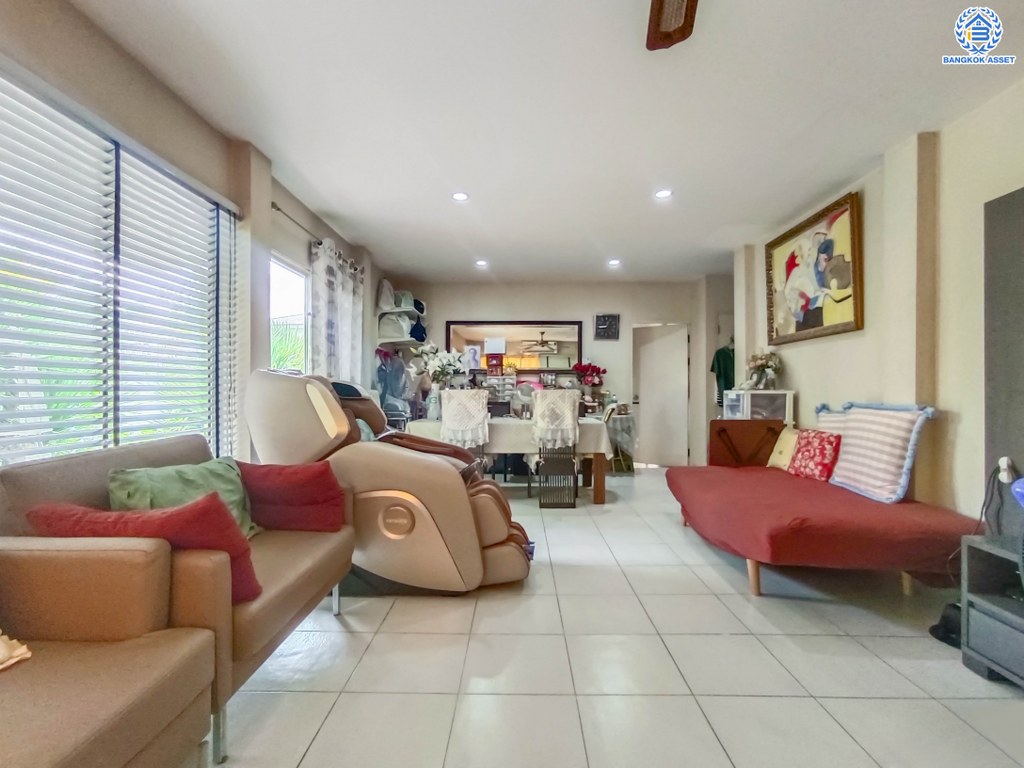 บ้านเดี่ยวมือสอง โครงการ โนเบิลจีโอ วัชรพล เนื้อที่ 75.30 ตร.ว. ฟังก์ชัน 3 ห้องนอน 3 ห้องน้ำ 2 ที่จอดรถ บ้านสวย พร้อมอยู่ โครงการบนทำเลเดินทางสะดวก เชื่อมต่อถนนถนนวัชรพล ถนนสุขาภิบาล5 ถนนรัตนโกสินทร์สมโภช ใกล้จุดขึ้นทางด่วน "รามอินทรา-อาจณรงค์"