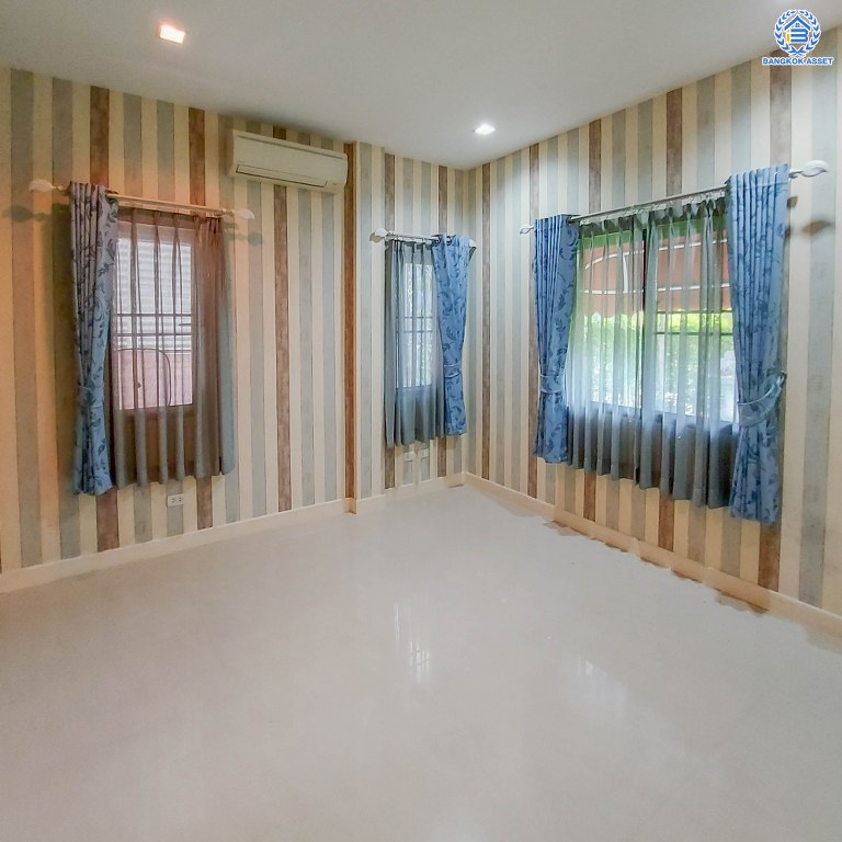 *****บ้านเดี่ยวมือสอง โครงการ เศรษฐสิริ ชัยพฤกษ์-แจ้งวัฒนะ เนื้อที่ 92.30 ตร.ว. ฟังก์ชัน 4 ห้องนอน 4 ห้องน้ำ 2 ที่จอดรถ โครงการบนทำเลเดินทางสะดวก เชื่อมต่อถนนชัยพฤกษ์ ถนนราชพฤกษ์ ถนนแจ้งวัฒนะ ใกล้รถไฟฟ้าสายสีชมพู "สถานีปากเกร็ด" และจุดขึ้นทางด่วน "ศรีรัช"