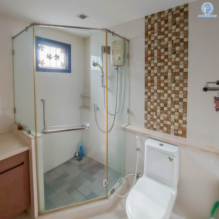 *****บ้านเดี่ยวมือสอง โครงการ เศรษฐสิริ ชัยพฤกษ์-แจ้งวัฒนะ เนื้อที่ 92.30 ตร.ว. ฟังก์ชัน 4 ห้องนอน 4 ห้องน้ำ 2 ที่จอดรถ โครงการบนทำเลเดินทางสะดวก เชื่อมต่อถนนชัยพฤกษ์ ถนนราชพฤกษ์ ถนนแจ้งวัฒนะ ใกล้รถไฟฟ้าสายสีชมพู "สถานีปากเกร็ด" และจุดขึ้นทางด่วน "ศรีรัช"