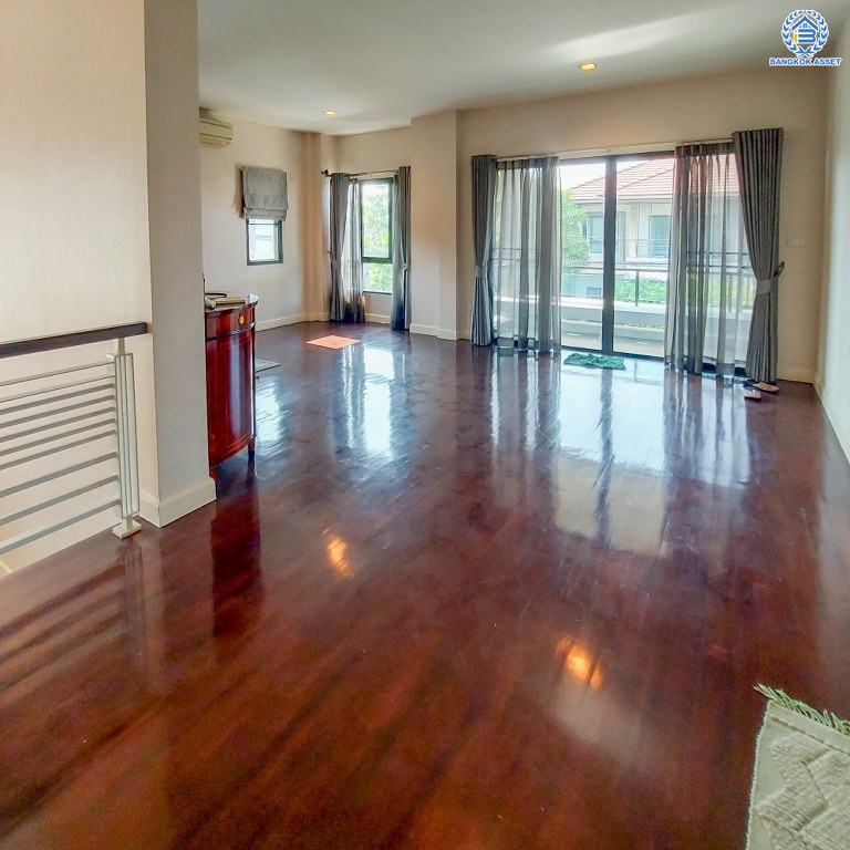 *****บ้านเดี่ยวมือสอง โครงการ เศรษฐสิริ ชัยพฤกษ์-แจ้งวัฒนะ เนื้อที่ 92.30 ตร.ว. ฟังก์ชัน 4 ห้องนอน 4 ห้องน้ำ 2 ที่จอดรถ โครงการบนทำเลเดินทางสะดวก เชื่อมต่อถนนชัยพฤกษ์ ถนนราชพฤกษ์ ถนนแจ้งวัฒนะ ใกล้รถไฟฟ้าสายสีชมพู "สถานีปากเกร็ด" และจุดขึ้นทางด่วน "ศรีรัช"