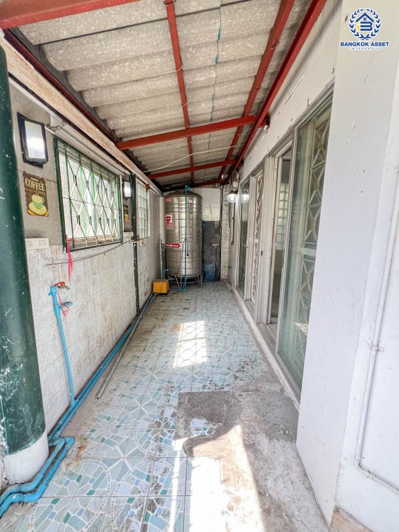 *****ทาวน์โฮม 3 ชั้นมือสอง โครงการ ศุภาลัยวิลล์ รัตนาธิเบศร์ อยู่ต้นโครงการ เนื้อที่ 28.40 ตร.ว. ฟังก์ชัน 4 ห้องนอน 3 ห้องน้ำ 2 ที่จอดรถ มีความเป็นส่วนตัว ทำเลเดินทางสะดวก เชื่อมต่อถนนรัตนาธิเบศร์ ถนนติวานนท์ ถนนเลี่ยงเมืองนนทบุรี เพียง 500 เมตร ถึงรถไฟฟ้าสายสีม่วง "สถานีศูนย์ราชการนนทบุรี"