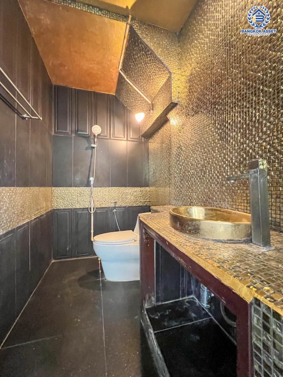 *****ทาวน์โฮม 3 ชั้นมือสอง โครงการ ศุภาลัยวิลล์ รัตนาธิเบศร์ อยู่ต้นโครงการ เนื้อที่ 28.40 ตร.ว. ฟังก์ชัน 4 ห้องนอน 3 ห้องน้ำ 2 ที่จอดรถ มีความเป็นส่วนตัว ทำเลเดินทางสะดวก เชื่อมต่อถนนรัตนาธิเบศร์ ถนนติวานนท์ ถนนเลี่ยงเมืองนนทบุรี เพียง 500 เมตร ถึงรถไฟฟ้าสายสีม่วง "สถานีศูนย์ราชการนนทบุรี"