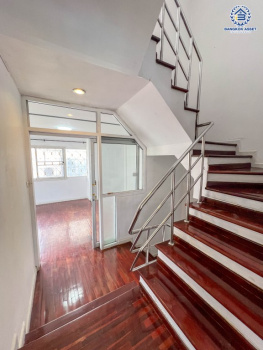 *****ทาวน์โฮม 3 ชั้นมือสอง โครงการ ศุภาลัยวิลล์ รัตนาธิเบศร์ อยู่ต้นโครงการ เนื้อที่ 28.40 ตร.ว. ฟังก์ชัน 4 ห้องนอน 3 ห้องน้ำ 2 ที่จอดรถ มีความเป็นส่วนตัว ทำเลเดินทางสะดวก เชื่อมต่อถนนรัตนาธิเบศร์ ถนนติวานนท์ ถนนเลี่ยงเมืองนนทบุรี เพียง 500 เมตร ถึงรถไฟฟ้าสายสีม่วง "สถานีศูนย์ราชการนนทบุรี"