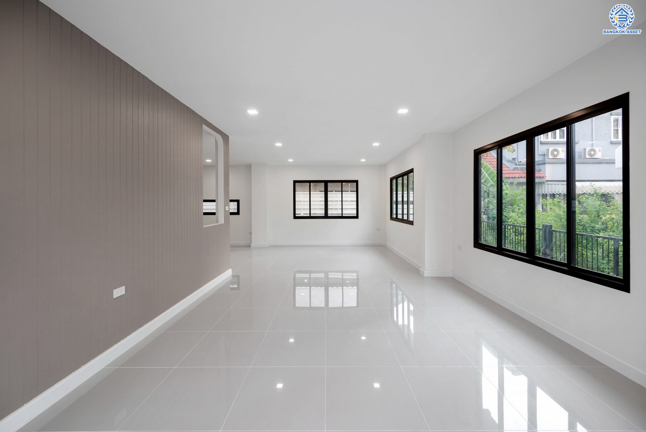 บ้านมือสองตกแต่งใหม่ คุณภาพแบรนด์ LH โครงการ ชลลดา บางบัวทอง เนื้อที่ 80 ตร.ว. ตกแต่งหรูหรา ฟังก์ชันจัดเต็ม 3 ห้องนอน 2 ห้องน้ำ จอดรถได้ 3 คัน พร้อม Facilities ครบ! บนทำเลคุณภาพ เชื่อมต่อได้หลายเส้นทาง ใกล้เซ็นทรัลเวสต์เกต และรถไฟฟ้าสายสีม่วง "สถานีบางพลู"