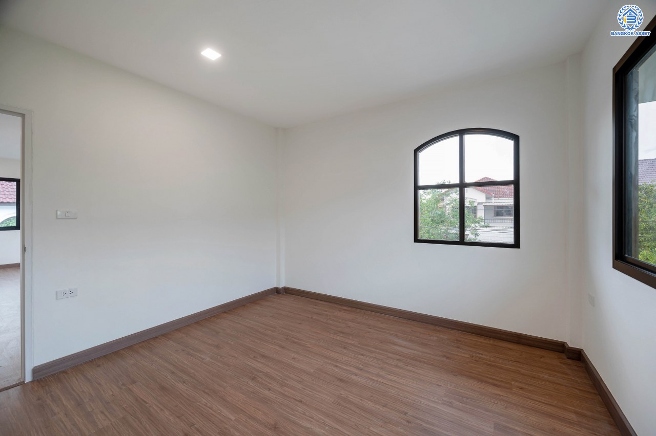 บ้านมือสองตกแต่งใหม่ คุณภาพแบรนด์ LH โครงการ ชลลดา บางบัวทอง เนื้อที่ 80 ตร.ว. ตกแต่งหรูหรา ฟังก์ชันจัดเต็ม 3 ห้องนอน 2 ห้องน้ำ จอดรถได้ 3 คัน พร้อม Facilities ครบ! บนทำเลคุณภาพ เชื่อมต่อได้หลายเส้นทาง ใกล้เซ็นทรัลเวสต์เกต และรถไฟฟ้าสายสีม่วง "สถานีบางพลู"