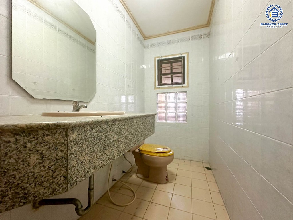 *****บ้านเดี่ยวมือสอง โครงการ กฤษดานคร31 บรมราชชนนี หลังมุม เนื้อที่ 99.90 ตร.ว. ฟังก์ชัน 3 ห้องนอน 3 ห้องน้ำ 2 ที่จอดรถ พร้อมเข้าอยู่ ติดทะเลสาบของโครงการ บนทำเลเดินทางสะดวก เชื่อมต่อถนนพุทธมณฑลสาย2 ถนนเพชรเกษม ใกล้รถไฟสายสีแดง "สถานีตลิ่งชัน" และทางคู่ขนานลอยฟ้าบรมราชชนนี