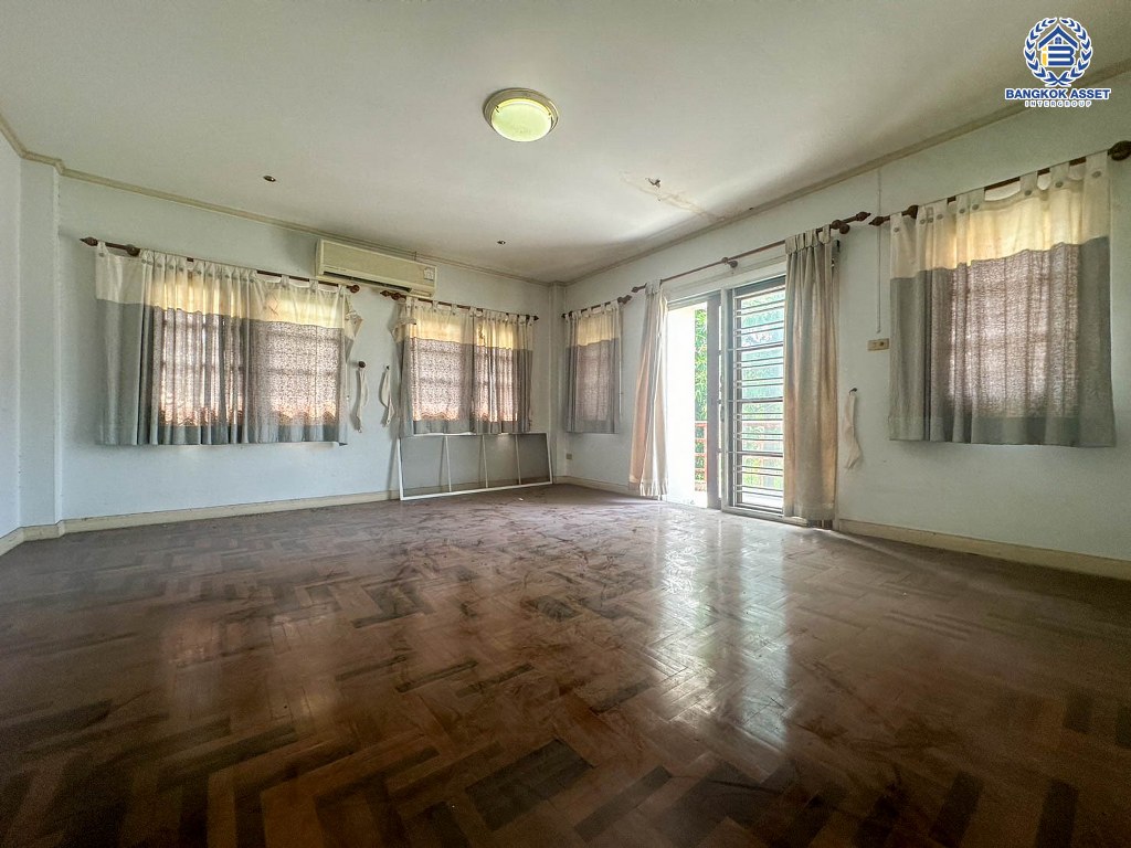 *****บ้านเดี่ยวมือสอง โครงการ กฤษดานคร31 บรมราชชนนี หลังมุม เนื้อที่ 99.90 ตร.ว. ฟังก์ชัน 3 ห้องนอน 3 ห้องน้ำ 2 ที่จอดรถ พร้อมเข้าอยู่ ติดทะเลสาบของโครงการ บนทำเลเดินทางสะดวก เชื่อมต่อถนนพุทธมณฑลสาย2 ถนนเพชรเกษม ใกล้รถไฟสายสีแดง "สถานีตลิ่งชัน" และทางคู่ขนานลอยฟ้าบรมราชชนนี