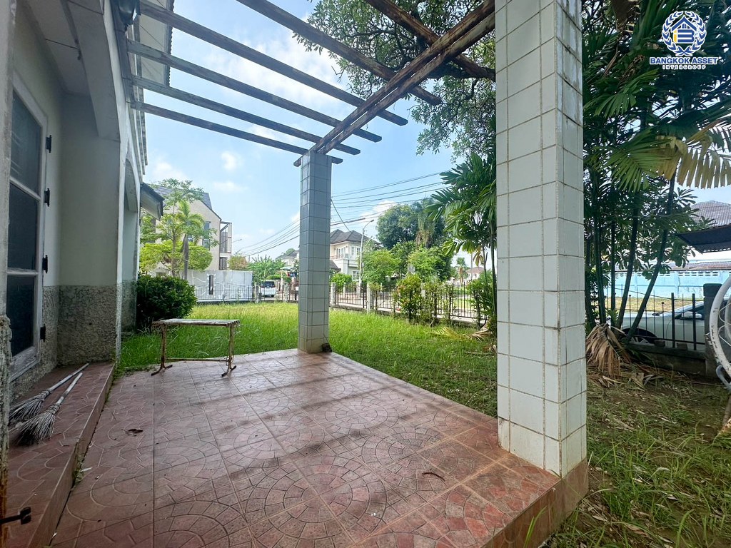 *****บ้านเดี่ยวมือสอง โครงการ กฤษดานคร31 บรมราชชนนี หลังมุม เนื้อที่ 99.90 ตร.ว. ฟังก์ชัน 3 ห้องนอน 3 ห้องน้ำ 2 ที่จอดรถ พร้อมเข้าอยู่ ติดทะเลสาบของโครงการ บนทำเลเดินทางสะดวก เชื่อมต่อถนนพุทธมณฑลสาย2 ถนนเพชรเกษม ใกล้รถไฟสายสีแดง "สถานีตลิ่งชัน" และทางคู่ขนานลอยฟ้าบรมราชชนนี