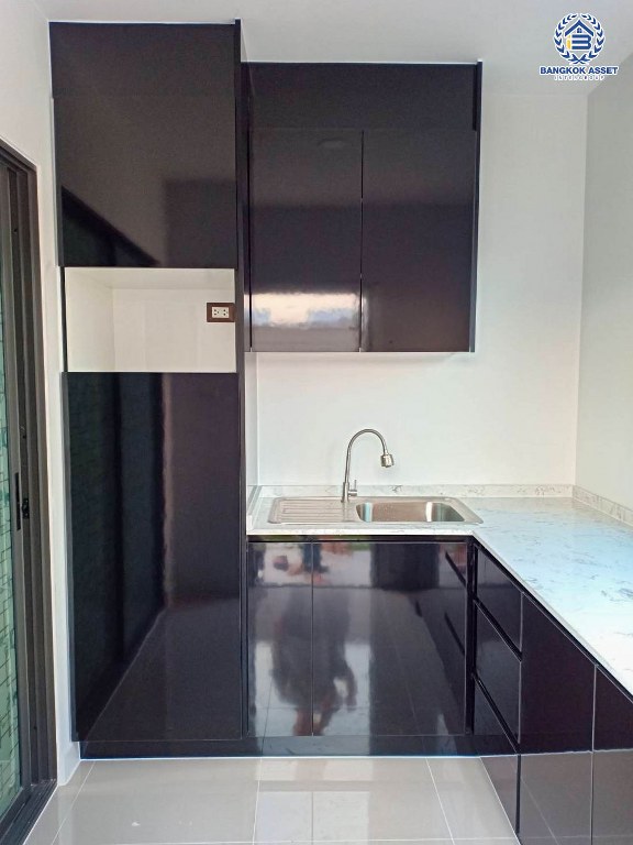 *****บ้านแฝดมือสอง โครงการ โมดิวิลล่า ชัยพฤกษ์ เนื้อที่ 43.60 ตร.ว. ฟังก์ชัน 3 ห้องนอน 3 ห้องน้ำ 2 ที่จอดรถ แถมฟรี! เครื่องปรับอากาศ ใกล้ Community Mall ที่ครบครัน เดินทางสะดวก เชื่อมต่อถนนบางกรวย-ไทรน้อย ถนนราชพฤกษ์ ถนนกาญจนาภิเษก ใกล้รถไฟฟ้าสายสีม่วง "สถานีคลองบางไผ่" และจุดขึ้นทางด่วน "ศรีรัช"