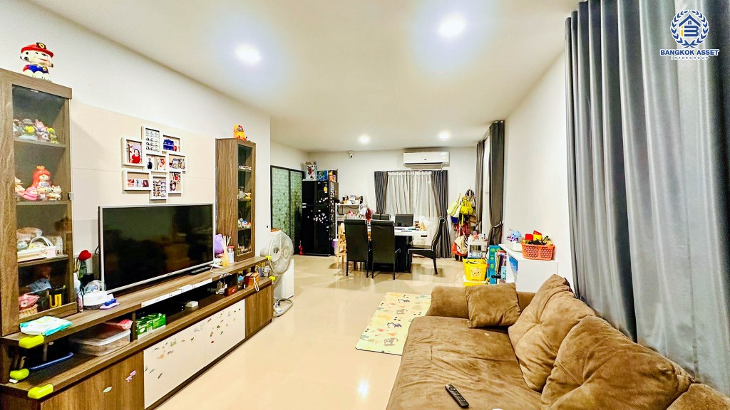 *****บ้านแฝดมือสอง โครงการ โมดิวิลล่า ชัยพฤกษ์ เนื้อที่ 43.60 ตร.ว. ฟังก์ชัน 3 ห้องนอน 3 ห้องน้ำ 2 ที่จอดรถ แถมฟรี! เครื่องปรับอากาศ ใกล้ Community Mall ที่ครบครัน เดินทางสะดวก เชื่อมต่อถนนบางกรวย-ไทรน้อย ถนนราชพฤกษ์ ถนนกาญจนาภิเษก ใกล้รถไฟฟ้าสายสีม่วง "สถานีคลองบางไผ่" และจุดขึ้นทางด่วน "ศรีรัช"