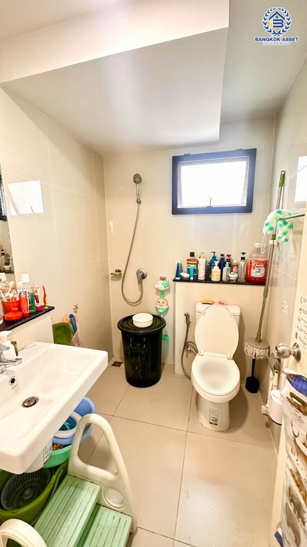 *****บ้านแฝดมือสอง โครงการ โมดิวิลล่า ชัยพฤกษ์ เนื้อที่ 43.60 ตร.ว. ฟังก์ชัน 3 ห้องนอน 3 ห้องน้ำ 2 ที่จอดรถ แถมฟรี! เครื่องปรับอากาศ ใกล้ Community Mall ที่ครบครัน เดินทางสะดวก เชื่อมต่อถนนบางกรวย-ไทรน้อย ถนนราชพฤกษ์ ถนนกาญจนาภิเษก ใกล้รถไฟฟ้าสายสีม่วง "สถานีคลองบางไผ่" และจุดขึ้นทางด่วน "ศรีรัช"