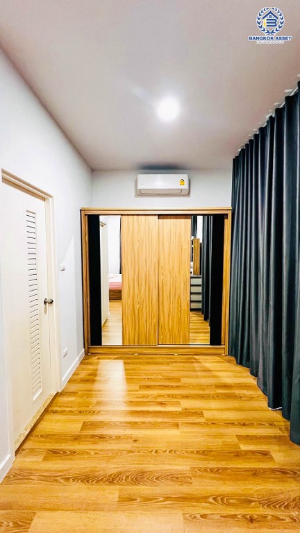 *****บ้านแฝดมือสอง โครงการ โมดิวิลล่า ชัยพฤกษ์ เนื้อที่ 43.60 ตร.ว. ฟังก์ชัน 3 ห้องนอน 3 ห้องน้ำ 2 ที่จอดรถ แถมฟรี! เครื่องปรับอากาศ ใกล้ Community Mall ที่ครบครัน เดินทางสะดวก เชื่อมต่อถนนบางกรวย-ไทรน้อย ถนนราชพฤกษ์ ถนนกาญจนาภิเษก ใกล้รถไฟฟ้าสายสีม่วง "สถานีคลองบางไผ่" และจุดขึ้นทางด่วน "ศรีรัช"