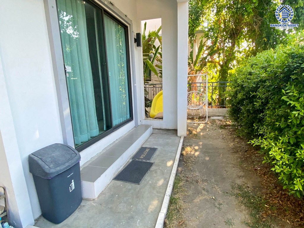 *****บ้านแฝดมือสอง โครงการ โมดิวิลล่า ชัยพฤกษ์ เนื้อที่ 43.60 ตร.ว. ฟังก์ชัน 3 ห้องนอน 3 ห้องน้ำ 2 ที่จอดรถ แถมฟรี! เครื่องปรับอากาศ ใกล้ Community Mall ที่ครบครัน เดินทางสะดวก เชื่อมต่อถนนบางกรวย-ไทรน้อย ถนนราชพฤกษ์ ถนนกาญจนาภิเษก ใกล้รถไฟฟ้าสายสีม่วง "สถานีคลองบางไผ่" และจุดขึ้นทางด่วน "ศรีรัช"