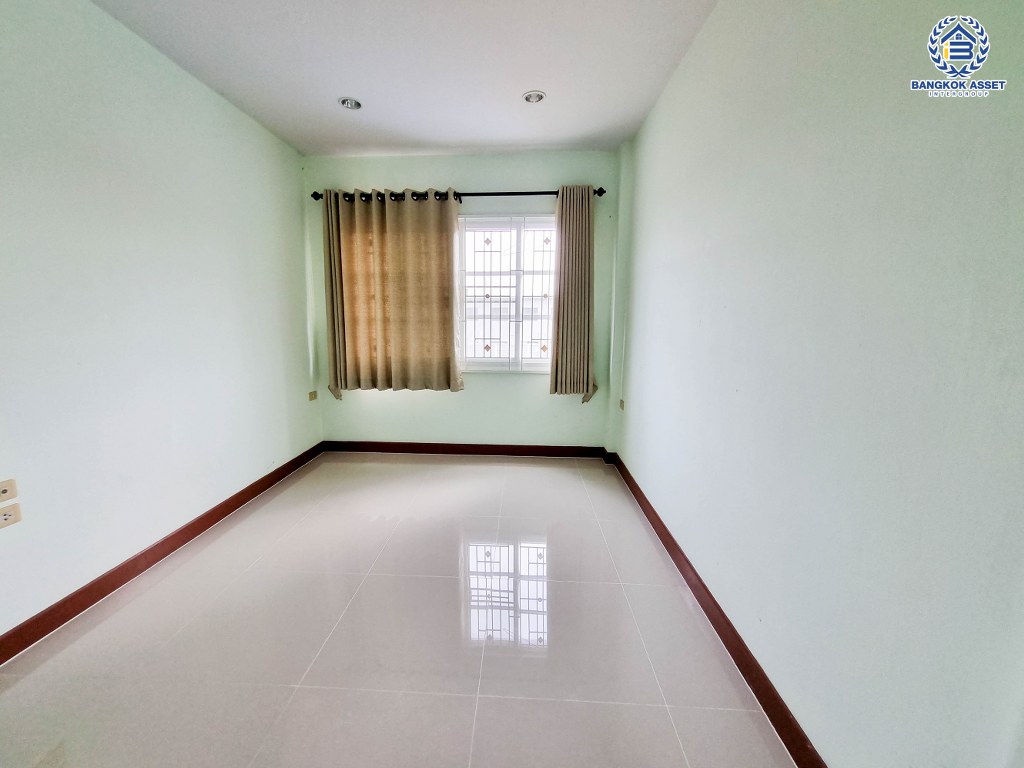 *****ทาวน์เฮ้าส์ 3 ชั้นมือสอง โครงการ บัวทองธานี พาร์ควิลล์5 เนื้อที่ 17.50 ตร.ว. ฟังก์ชัน 4 ห้องนอน 4 ห้องน้ำ 2 ที่จอดรถ บ้านสวยพร้อมเข้าอยู่ โครงการบนทำเลเดินทางสะดวก เชื่อมต่อถนนราชพฤกษ์ ถนนชัยพฤกษ์ ถนนแจ้งวัฒนะ ใกล้ห้างสรรพสินค้าเซ็นทรัลเวสต์เกต