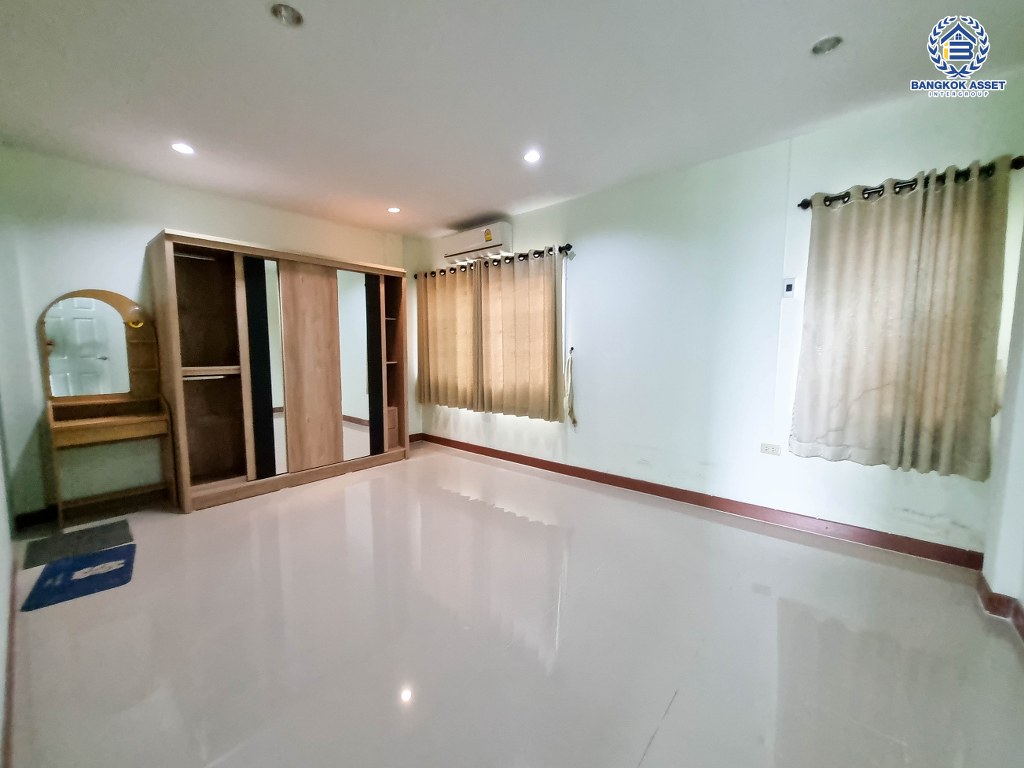 *****ทาวน์เฮ้าส์ 3 ชั้นมือสอง โครงการ บัวทองธานี พาร์ควิลล์5 เนื้อที่ 17.50 ตร.ว. ฟังก์ชัน 4 ห้องนอน 4 ห้องน้ำ 2 ที่จอดรถ บ้านสวยพร้อมเข้าอยู่ โครงการบนทำเลเดินทางสะดวก เชื่อมต่อถนนราชพฤกษ์ ถนนชัยพฤกษ์ ถนนแจ้งวัฒนะ ใกล้ห้างสรรพสินค้าเซ็นทรัลเวสต์เกต