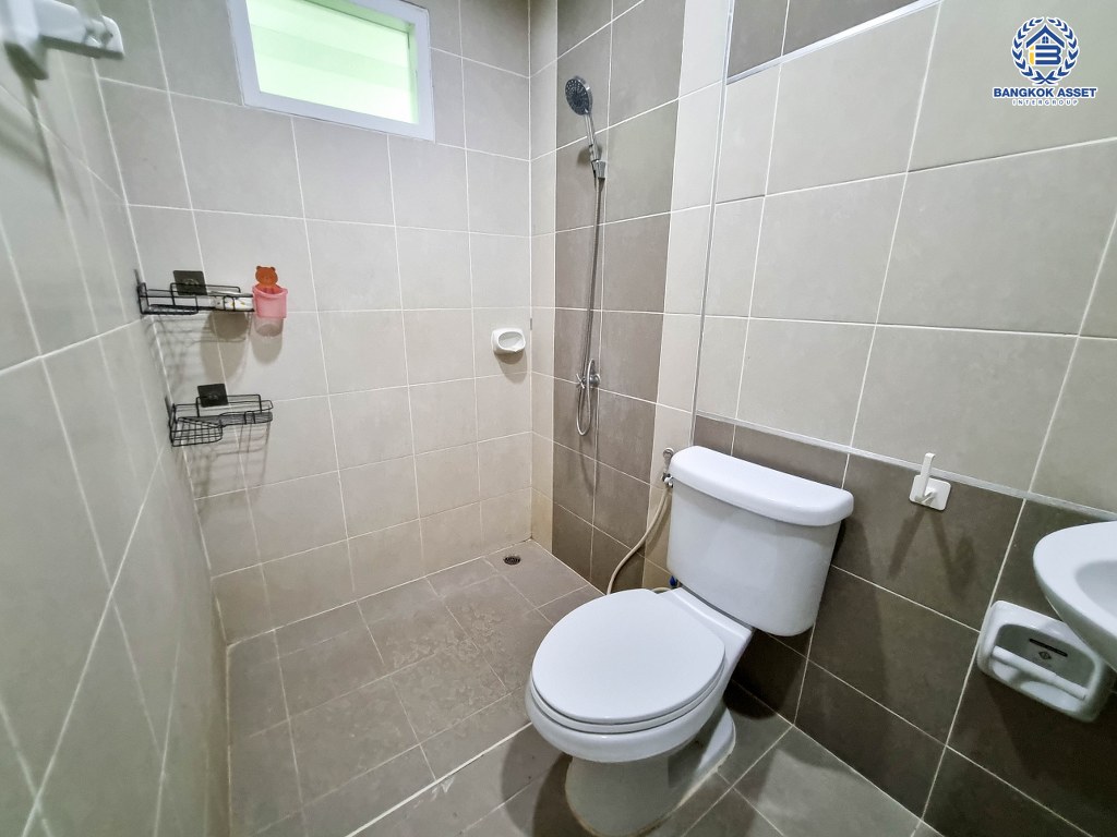 *****ทาวน์เฮ้าส์ 3 ชั้นมือสอง โครงการ บัวทองธานี พาร์ควิลล์5 เนื้อที่ 17.50 ตร.ว. ฟังก์ชัน 4 ห้องนอน 4 ห้องน้ำ 2 ที่จอดรถ บ้านสวยพร้อมเข้าอยู่ โครงการบนทำเลเดินทางสะดวก เชื่อมต่อถนนราชพฤกษ์ ถนนชัยพฤกษ์ ถนนแจ้งวัฒนะ ใกล้ห้างสรรพสินค้าเซ็นทรัลเวสต์เกต