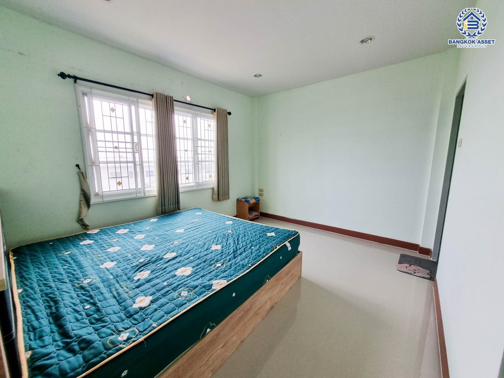 *****ทาวน์เฮ้าส์ 3 ชั้นมือสอง โครงการ บัวทองธานี พาร์ควิลล์5 เนื้อที่ 17.50 ตร.ว. ฟังก์ชัน 4 ห้องนอน 4 ห้องน้ำ 2 ที่จอดรถ บ้านสวยพร้อมเข้าอยู่ โครงการบนทำเลเดินทางสะดวก เชื่อมต่อถนนราชพฤกษ์ ถนนชัยพฤกษ์ ถนนแจ้งวัฒนะ ใกล้ห้างสรรพสินค้าเซ็นทรัลเวสต์เกต