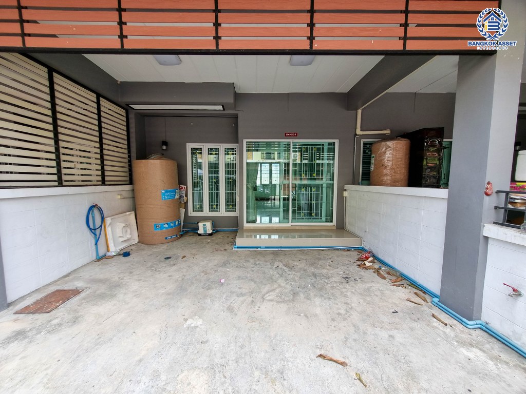 *****ทาวน์เฮ้าส์ 3 ชั้นมือสอง โครงการ บัวทองธานี พาร์ควิลล์5 เนื้อที่ 17.50 ตร.ว. ฟังก์ชัน 4 ห้องนอน 4 ห้องน้ำ 2 ที่จอดรถ บ้านสวยพร้อมเข้าอยู่ โครงการบนทำเลเดินทางสะดวก เชื่อมต่อถนนราชพฤกษ์ ถนนชัยพฤกษ์ ถนนแจ้งวัฒนะ ใกล้ห้างสรรพสินค้าเซ็นทรัลเวสต์เกต