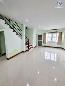 *****ทาวน์เฮ้าส์ 3 ชั้นมือสอง โครงการ บัวทองธานี พาร์ควิลล์5 เนื้อที่ 17.50 ตร.ว. ฟังก์ชัน 4 ห้องนอน 4 ห้องน้ำ 2 ที่จอดรถ บ้านสวยพร้อมเข้าอยู่ โครงการบนทำเลเดินทางสะดวก เชื่อมต่อถนนราชพฤกษ์ ถนนชัยพฤกษ์ ถนนแจ้งวัฒนะ ใกล้ห้างสรรพสินค้าเซ็นทรัลเวสต์เกต