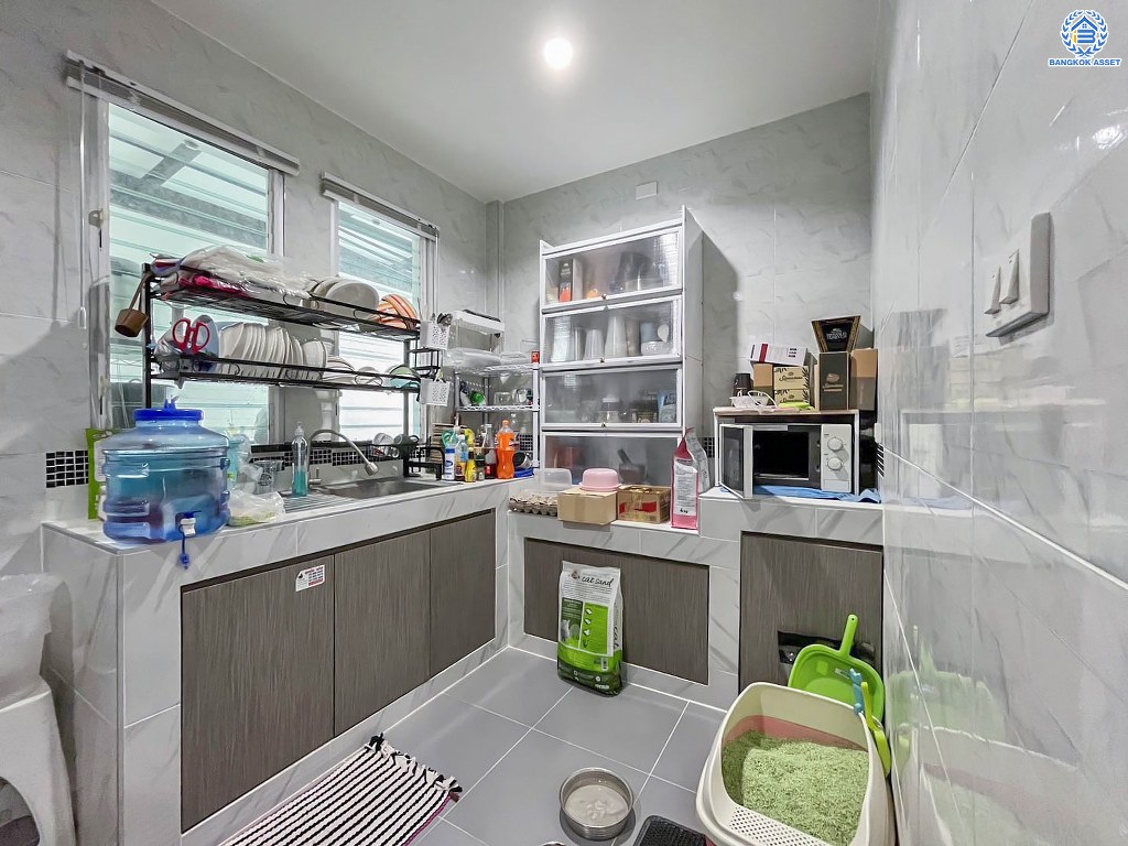 บ้านเดี่ยวมือสอง โครงการ มัณฑนา ปิ่นเกล้า-พระราม5 เนื้อที่ 59.40 ตร.ว. ฟังก์ชัน 4 ห้องนอน 3 ห้องน้ำ 2 ที่จอดรถ ตกแต่งสวย พร้อมบิ้วท์อินห้องนอน โครงการบนทำเลเชื่อมต่อถนนพระราม5-นครอินทร์ ถนนสวนผัก ถนนกาญจนาภิเษก ใกล้รถไฟฟ้าสายสีม่วง "สถานีบางรักน้อยท่าอิฐ"...