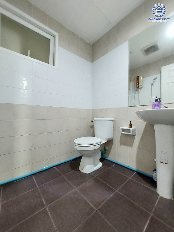 *****บ้านเดี่ยวมือสอง โครงการ คุณาภัทร3 บ้านกล้วย-ไทรน้อย เนื้อที่ 52.5 ตร.ว. ฟังก์ชัน 4 ห้องนอน 3 ห้องน้ำ 2 ที่จอดรถ บ้านสวย รอบบ้านมีบริเวณ พร้อมเข้าอยู่ ทำเลดี เดินทางง่ายเชื่อมต่อกาญจนาภิเษก  ถนนบ้านกล้วย-ไทรน้อย ใกล้รถไฟฟ้าสายสีม่วง "สถานีคลองบางไผ่" และจุดขึ้นทางด่วน "ศรีรัช"