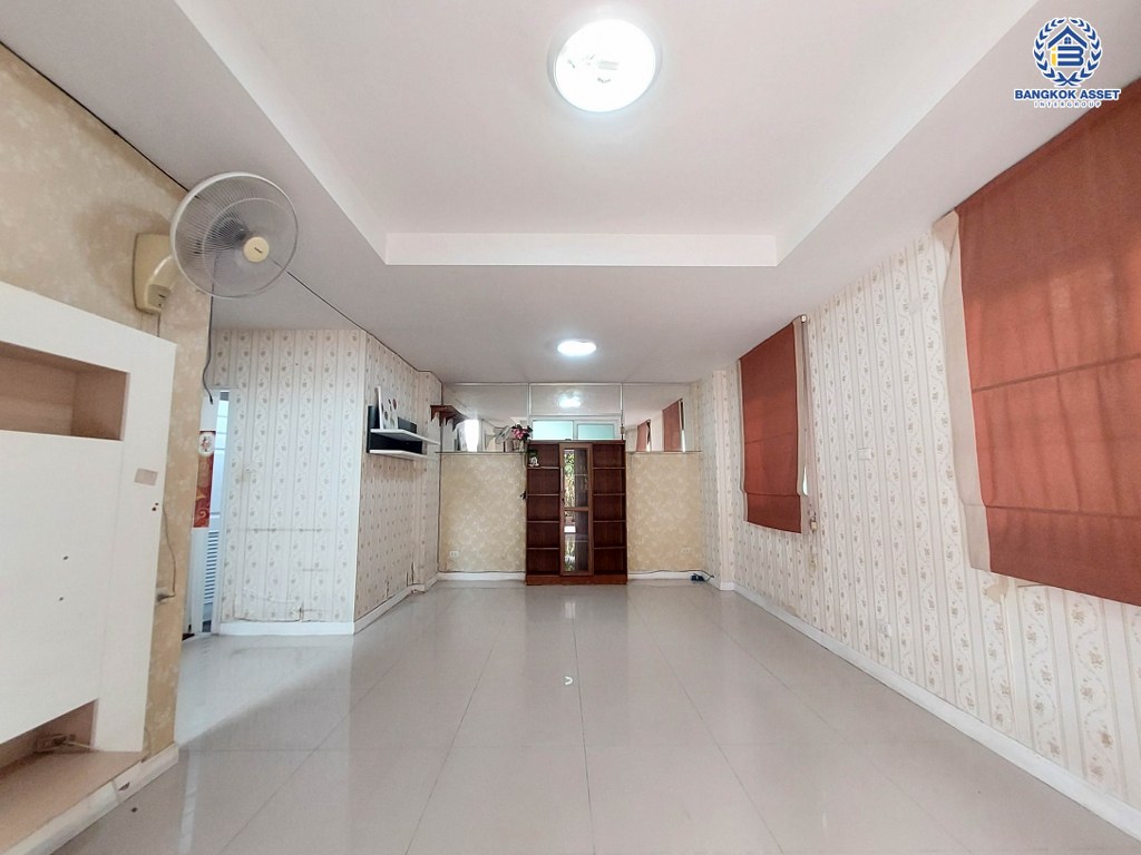 *****บ้านเดี่ยวมือสอง โครงการ คุณาภัทร3 บ้านกล้วย-ไทรน้อย เนื้อที่ 52.5 ตร.ว. ฟังก์ชัน 4 ห้องนอน 3 ห้องน้ำ 2 ที่จอดรถ บ้านสวย รอบบ้านมีบริเวณ พร้อมเข้าอยู่ ทำเลดี เดินทางง่ายเชื่อมต่อกาญจนาภิเษก  ถนนบ้านกล้วย-ไทรน้อย ใกล้รถไฟฟ้าสายสีม่วง "สถานีคลองบางไผ่" และจุดขึ้นทางด่วน "ศรีรัช"