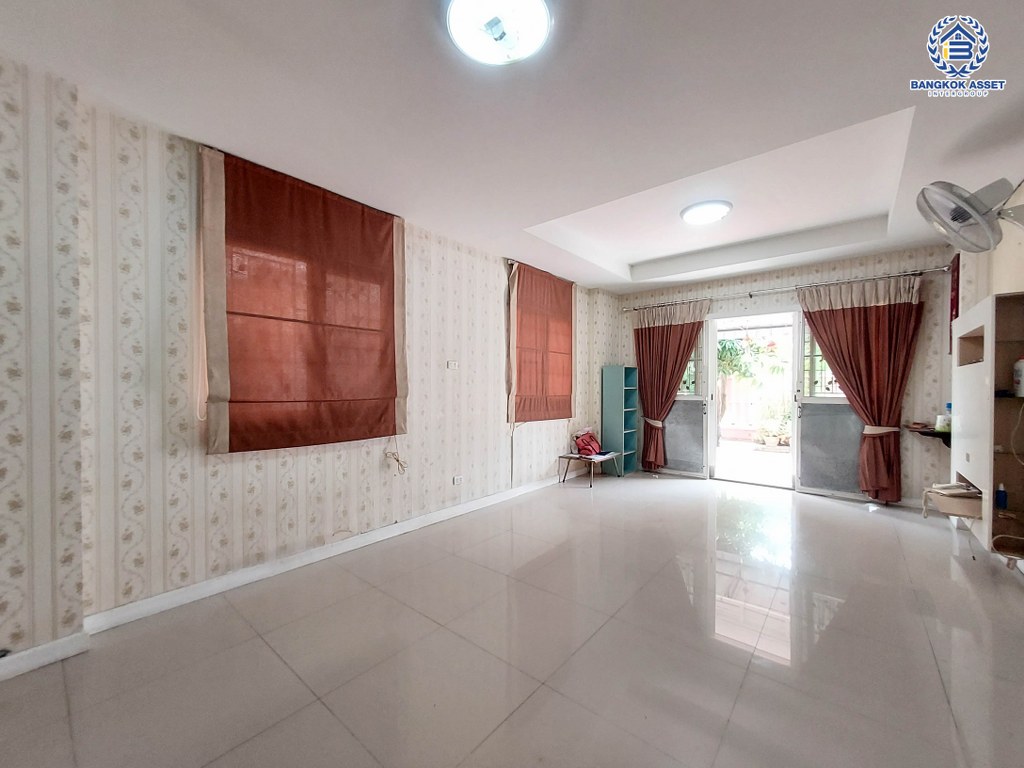 *****บ้านเดี่ยวมือสอง โครงการ คุณาภัทร3 บ้านกล้วย-ไทรน้อย เนื้อที่ 52.5 ตร.ว. ฟังก์ชัน 4 ห้องนอน 3 ห้องน้ำ 2 ที่จอดรถ บ้านสวย รอบบ้านมีบริเวณ พร้อมเข้าอยู่ ทำเลดี เดินทางง่ายเชื่อมต่อกาญจนาภิเษก  ถนนบ้านกล้วย-ไทรน้อย ใกล้รถไฟฟ้าสายสีม่วง "สถานีคลองบางไผ่" และจุดขึ้นทางด่วน "ศรีรัช"