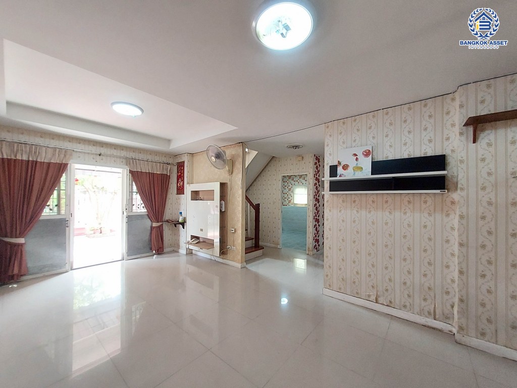 *****บ้านเดี่ยวมือสอง โครงการ คุณาภัทร3 บ้านกล้วย-ไทรน้อย เนื้อที่ 52.5 ตร.ว. ฟังก์ชัน 4 ห้องนอน 3 ห้องน้ำ 2 ที่จอดรถ บ้านสวย รอบบ้านมีบริเวณ พร้อมเข้าอยู่ ทำเลดี เดินทางง่ายเชื่อมต่อกาญจนาภิเษก  ถนนบ้านกล้วย-ไทรน้อย ใกล้รถไฟฟ้าสายสีม่วง "สถานีคลองบางไผ่" และจุดขึ้นทางด่วน "ศรีรัช"