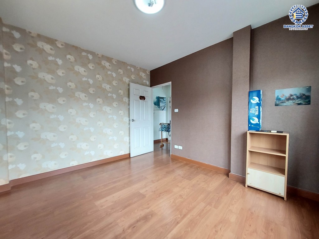 *****บ้านเดี่ยวมือสอง โครงการ คุณาภัทร3 บ้านกล้วย-ไทรน้อย เนื้อที่ 52.5 ตร.ว. ฟังก์ชัน 4 ห้องนอน 3 ห้องน้ำ 2 ที่จอดรถ บ้านสวย รอบบ้านมีบริเวณ พร้อมเข้าอยู่ ทำเลดี เดินทางง่ายเชื่อมต่อกาญจนาภิเษก  ถนนบ้านกล้วย-ไทรน้อย ใกล้รถไฟฟ้าสายสีม่วง "สถานีคลองบางไผ่" และจุดขึ้นทางด่วน "ศรีรัช"