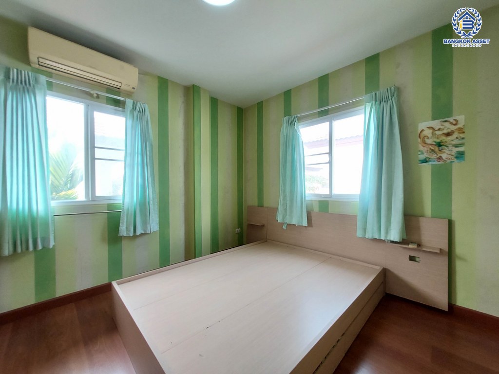 *****บ้านเดี่ยวมือสอง โครงการ คุณาภัทร3 บ้านกล้วย-ไทรน้อย เนื้อที่ 52.5 ตร.ว. ฟังก์ชัน 4 ห้องนอน 3 ห้องน้ำ 2 ที่จอดรถ บ้านสวย รอบบ้านมีบริเวณ พร้อมเข้าอยู่ ทำเลดี เดินทางง่ายเชื่อมต่อกาญจนาภิเษก  ถนนบ้านกล้วย-ไทรน้อย ใกล้รถไฟฟ้าสายสีม่วง "สถานีคลองบางไผ่" และจุดขึ้นทางด่วน "ศรีรัช"