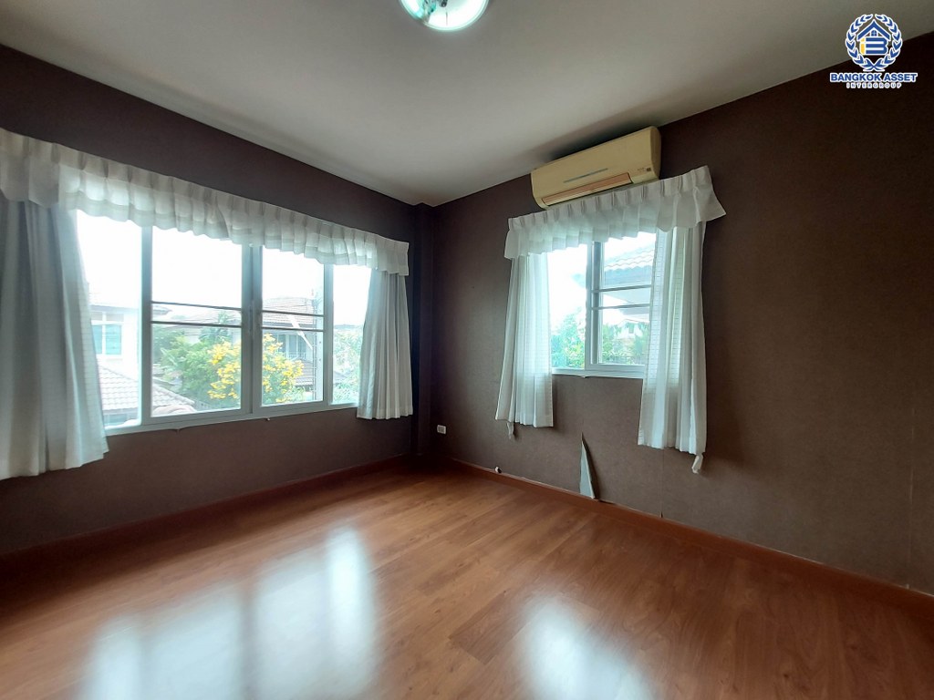 *****บ้านเดี่ยวมือสอง โครงการ คุณาภัทร3 บ้านกล้วย-ไทรน้อย เนื้อที่ 52.5 ตร.ว. ฟังก์ชัน 4 ห้องนอน 3 ห้องน้ำ 2 ที่จอดรถ บ้านสวย รอบบ้านมีบริเวณ พร้อมเข้าอยู่ ทำเลดี เดินทางง่ายเชื่อมต่อกาญจนาภิเษก  ถนนบ้านกล้วย-ไทรน้อย ใกล้รถไฟฟ้าสายสีม่วง "สถานีคลองบางไผ่" และจุดขึ้นทางด่วน "ศรีรัช"