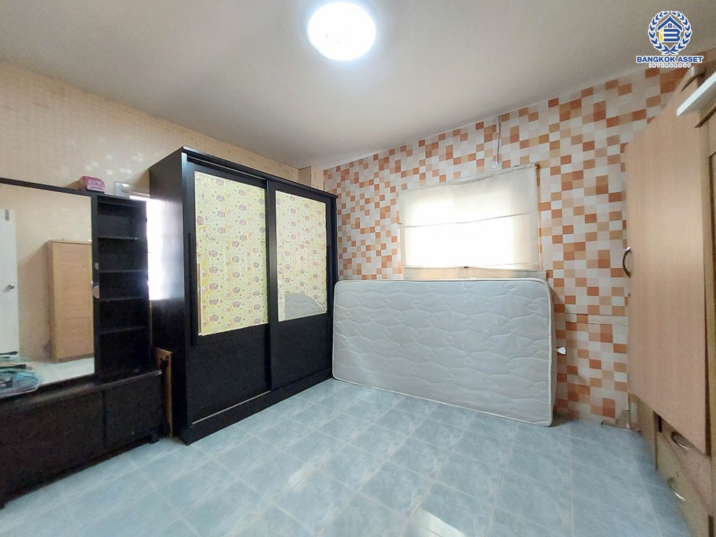 *****บ้านเดี่ยวมือสอง โครงการ คุณาภัทร3 บ้านกล้วย-ไทรน้อย เนื้อที่ 52.5 ตร.ว. ฟังก์ชัน 4 ห้องนอน 3 ห้องน้ำ 2 ที่จอดรถ บ้านสวย รอบบ้านมีบริเวณ พร้อมเข้าอยู่ ทำเลดี เดินทางง่ายเชื่อมต่อกาญจนาภิเษก  ถนนบ้านกล้วย-ไทรน้อย ใกล้รถไฟฟ้าสายสีม่วง "สถานีคลองบางไผ่" และจุดขึ้นทางด่วน "ศรีรัช"