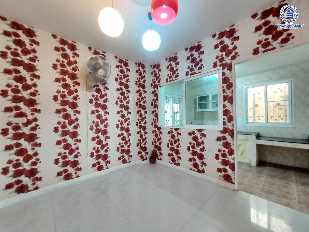 *****บ้านเดี่ยวมือสอง โครงการ คุณาภัทร3 บ้านกล้วย-ไทรน้อย เนื้อที่ 52.5 ตร.ว. ฟังก์ชัน 4 ห้องนอน 3 ห้องน้ำ 2 ที่จอดรถ บ้านสวย รอบบ้านมีบริเวณ พร้อมเข้าอยู่ ทำเลดี เดินทางง่ายเชื่อมต่อกาญจนาภิเษก  ถนนบ้านกล้วย-ไทรน้อย ใกล้รถไฟฟ้าสายสีม่วง "สถานีคลองบางไผ่" และจุดขึ้นทางด่วน "ศรีรัช"