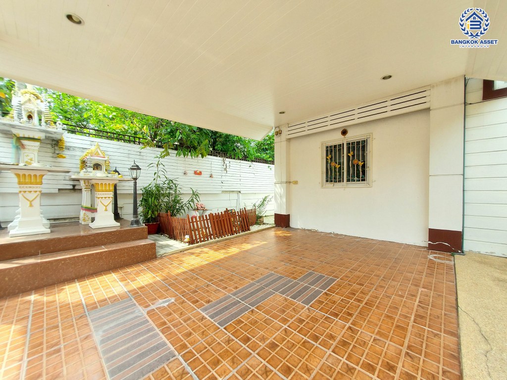 *****บ้านเดี่ยวมือสอง โครงการ คุณาภัทร3 บ้านกล้วย-ไทรน้อย เนื้อที่ 52.5 ตร.ว. ฟังก์ชัน 4 ห้องนอน 3 ห้องน้ำ 2 ที่จอดรถ บ้านสวย รอบบ้านมีบริเวณ พร้อมเข้าอยู่ ทำเลดี เดินทางง่ายเชื่อมต่อกาญจนาภิเษก  ถนนบ้านกล้วย-ไทรน้อย ใกล้รถไฟฟ้าสายสีม่วง "สถานีคลองบางไผ่" และจุดขึ้นทางด่วน "ศรีรัช"