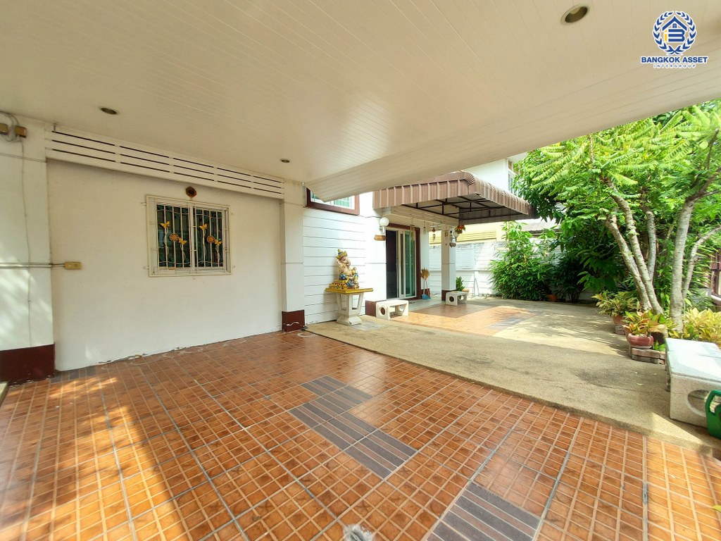 *****บ้านเดี่ยวมือสอง โครงการ คุณาภัทร3 บ้านกล้วย-ไทรน้อย เนื้อที่ 52.5 ตร.ว. ฟังก์ชัน 4 ห้องนอน 3 ห้องน้ำ 2 ที่จอดรถ บ้านสวย รอบบ้านมีบริเวณ พร้อมเข้าอยู่ ทำเลดี เดินทางง่ายเชื่อมต่อกาญจนาภิเษก  ถนนบ้านกล้วย-ไทรน้อย ใกล้รถไฟฟ้าสายสีม่วง "สถานีคลองบางไผ่" และจุดขึ้นทางด่วน "ศรีรัช"