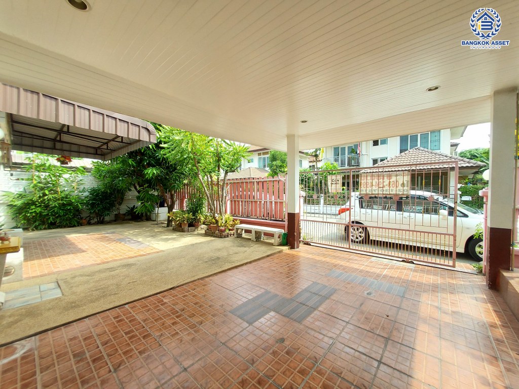 *****บ้านเดี่ยวมือสอง โครงการ คุณาภัทร3 บ้านกล้วย-ไทรน้อย เนื้อที่ 52.5 ตร.ว. ฟังก์ชัน 4 ห้องนอน 3 ห้องน้ำ 2 ที่จอดรถ บ้านสวย รอบบ้านมีบริเวณ พร้อมเข้าอยู่ ทำเลดี เดินทางง่ายเชื่อมต่อกาญจนาภิเษก  ถนนบ้านกล้วย-ไทรน้อย ใกล้รถไฟฟ้าสายสีม่วง "สถานีคลองบางไผ่" และจุดขึ้นทางด่วน "ศรีรัช"