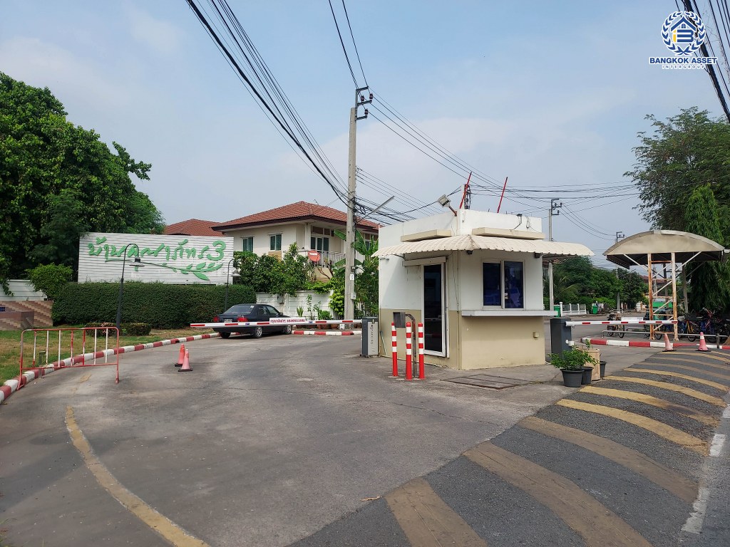 *****บ้านเดี่ยวมือสอง โครงการ คุณาภัทร3 บ้านกล้วย-ไทรน้อย เนื้อที่ 52.5 ตร.ว. ฟังก์ชัน 4 ห้องนอน 3 ห้องน้ำ 2 ที่จอดรถ บ้านสวย รอบบ้านมีบริเวณ พร้อมเข้าอยู่ ทำเลดี เดินทางง่ายเชื่อมต่อกาญจนาภิเษก  ถนนบ้านกล้วย-ไทรน้อย ใกล้รถไฟฟ้าสายสีม่วง "สถานีคลองบางไผ่" และจุดขึ้นทางด่วน "ศรีรัช"