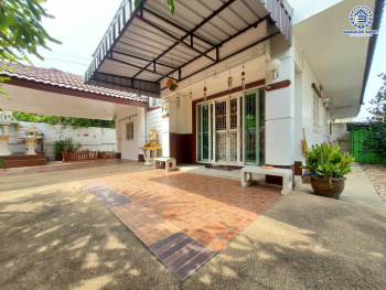 *****บ้านเดี่ยวมือสอง โครงการ คุณาภัทร3 บ้านกล้วย-ไทรน้อย เนื้อที่ 52.5 ตร.ว. ฟังก์ชัน 4 ห้องนอน 3 ห้องน้ำ 2 ที่จอดรถ บ้านสวย รอบบ้านมีบริเวณ พร้อมเข้าอยู่ ทำเลดี เดินทางง่ายเชื่อมต่อกาญจนาภิเษก  ถนนบ้านกล้วย-ไทรน้อย ใกล้รถไฟฟ้าสายสีม่วง "สถานีคลองบางไผ่" และจุดขึ้นทางด่วน "ศรีรัช"